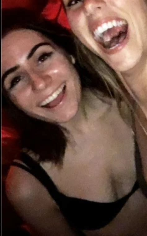 Dodie Clark Cleavage 40 Pics Sexy Youtubers