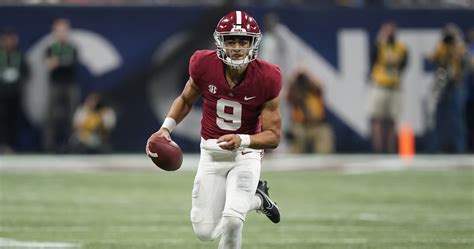 Alabama's Bryce Young Wins 2021 Maxwell Award | News, Scores