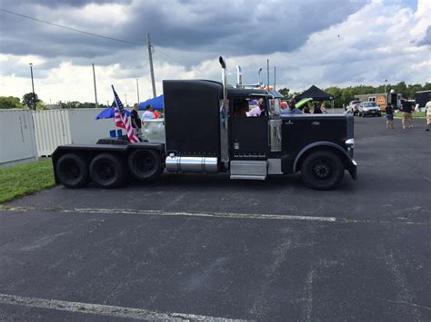 Pickup truck sized semi truck : r/AwesomeCarMods