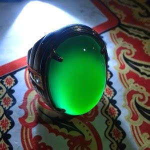 Batu giok sering dijadikan perhiasan, meja, liontin, area tidur, mahkota dan juga lainlain. Tips Membedakan Batu Bacan Asli Dan Palsu | Batu Bacan Doko