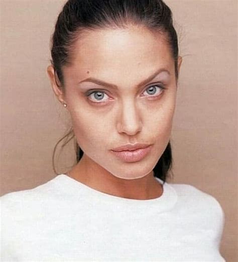 Angelina Jolie No Makeup 2022