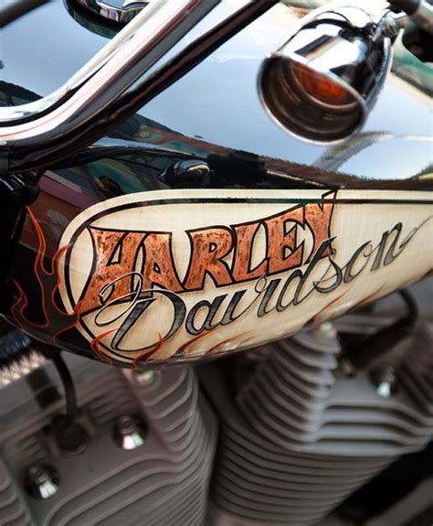 Custom Painting Bei Einer Harley Davidson Malerei Wandgestaltung