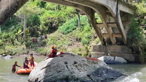 Hari Kedua Pencarian Bocah Jatuh Ke Sungai Di Toraja Utara Pencarian