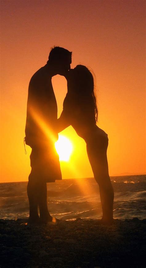 Love Romance Hd Widescreen Wallpapers Kiss At Sunset Romantic