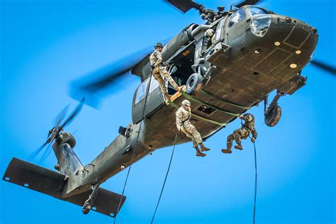 Soldiers Rappel For A Uh 60 Black Hawk During An Air Assau Flickr