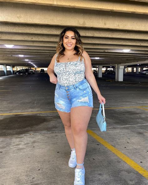 26 plus size shorts outfits and styling tips