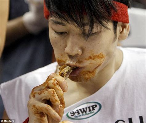 Competitive Eater Smashes A Record And Eats 337 Chicken Wings In A 30