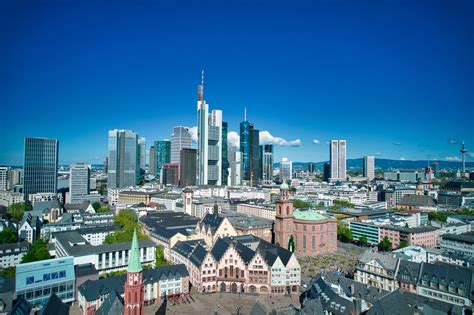Frankfurt: Römer und Skyline | Dronestagram