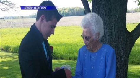 indiana teen takes his 93 year old great grandma to prom