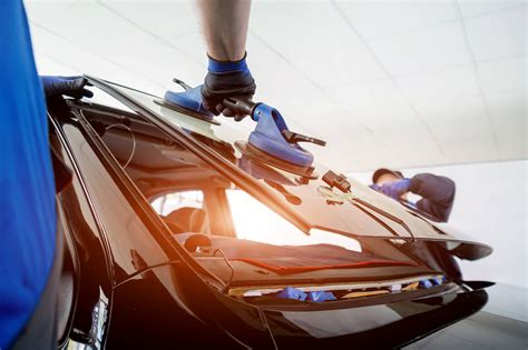 What to Look for in an Auto Glass Replacement and Repair Company