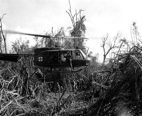Vietnam War 1969 Dust Off A Uh 1 Huey Makes A Dust Off T Flickr