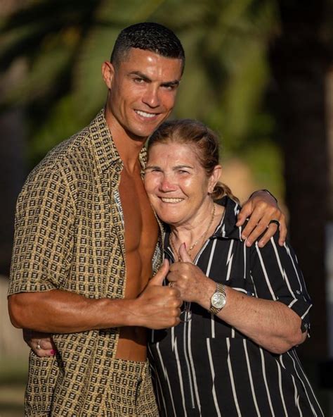 Cristiano Ronaldo Así Son Sus Desconocidos Hermanos