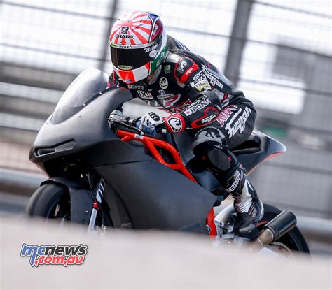 Boots, leather suit, gloves and helmet it's a little less than 10 kg. KTM Moto2 machine laps Aragon with Zarco | MCNews.com.au