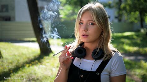 Clipspool Sweet Polina Is Smoking 120mm Cork Cigarettes In The Park