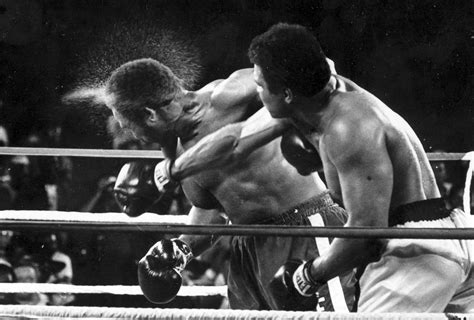 23 Iconic Pictures Of Muhammad Ali For The Win