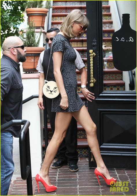 Taylor Swift Reportedly Insures Her Legs For 40 Million Photo 3322731
