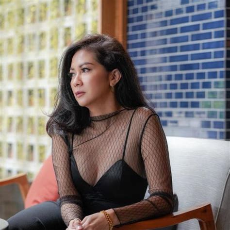 Potret Seksi Tante Atien Pakai Baju Jaring Jaring Jadi Mau Nangkep Hatinya Okezone Lifestyle