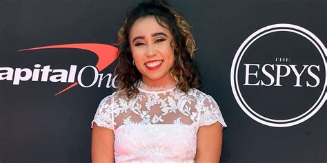 Gymnast Katelyn Ohashi Does Handstand On Espys Red Carpet See It