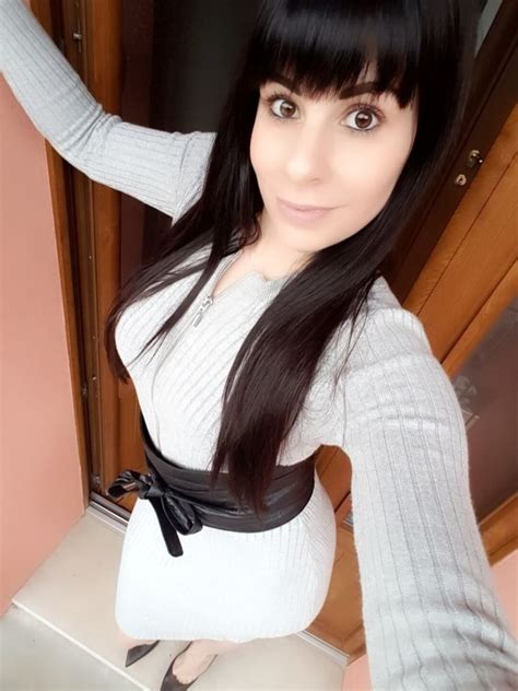 rich sugar mummy in italy is online see whatsapp and direct phone numbers get a sugar mummy