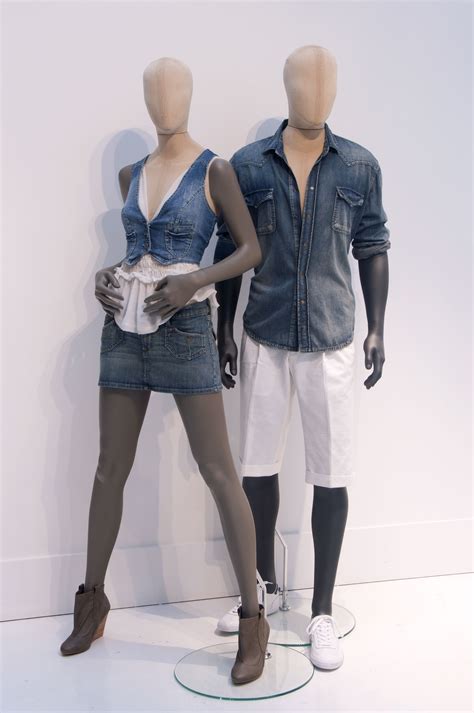 La Collection De Mannequins En Tissu Par Cofrad Mannequins Maniquies