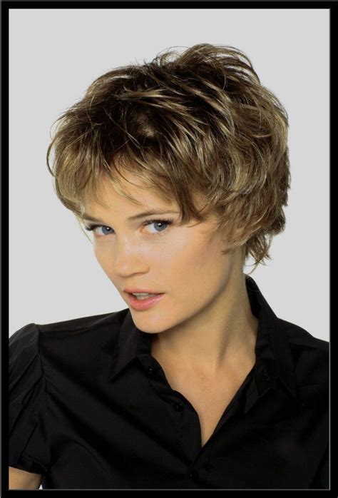 Les cheveux gris vieillissent t'ils quand on les adore après 60ans? +20 top images de coupe courte femme 50 ans visage ovale ...