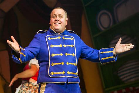 Neil Hurst Returns The Victoria Theatre Halifax For His 8th Panto This Time Playing Smee In