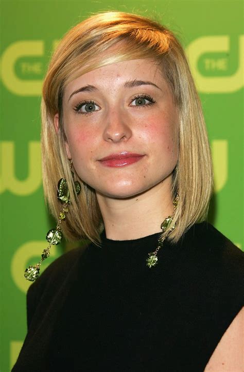 Allison Mack Was A Top Nxivm Member Who Persuaded Women To Join A Cult Like Group Heres What