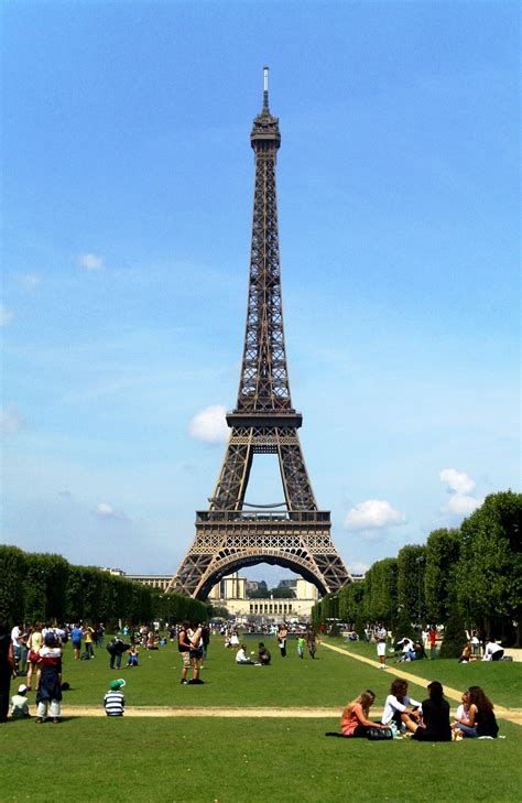 Fileeiffel Tower Paris 01