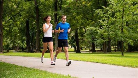 4 reasons to go jogging in the morning trainer