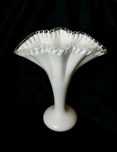 Vintage FENTON White SILVERCREST Milk Glass FAN Shaped Vase 12 3 4