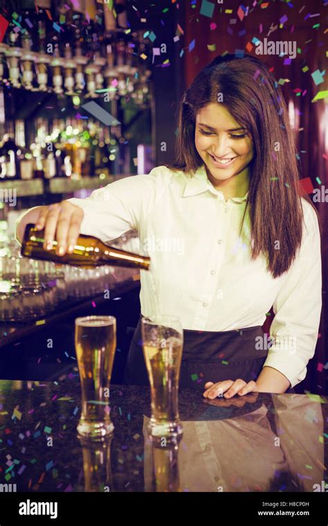 Female Bartender High Resolution Stock Photography And Images Alamy