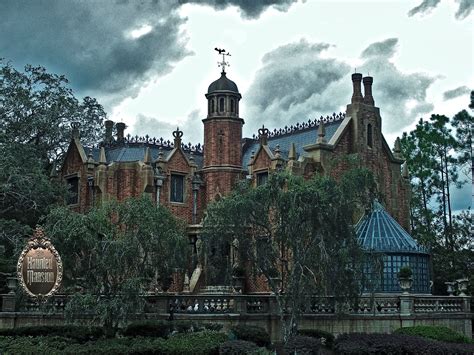 Pin By Ashlie Galyan On Favorite Places And Spaces Haunted Mansion
