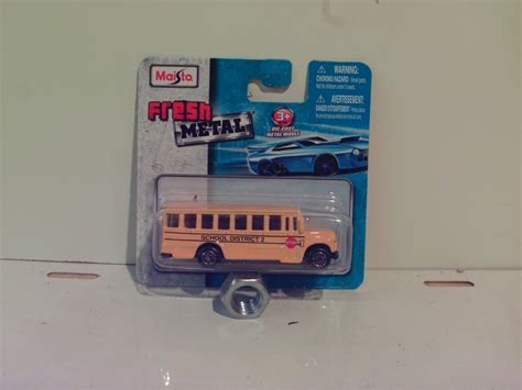 2017 Maisto 164 School Bus In Yellow Carded 11706