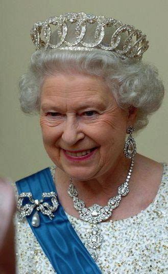 Queen elizabeth ii wears queen alexandra's kokoshnik (arthur edwards/afp/getty images) there are so many reasons to love queen alexandra's kokoshnik. And as Queen Elizabeth II has more recently worn the Vlad ...