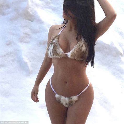 Η Kim Kardashian ημίγυμνη στο χιόνι Newsbomb