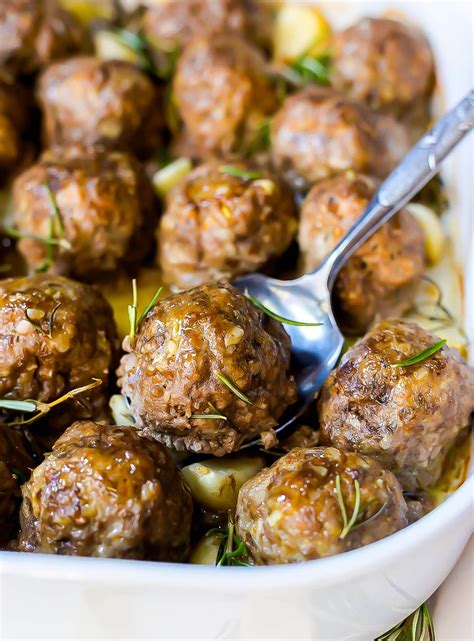 Fantastic gluten free meatballs with great flavor! Garlic Rosemary Whole 30 Meatballs ★ WonkyWonderful