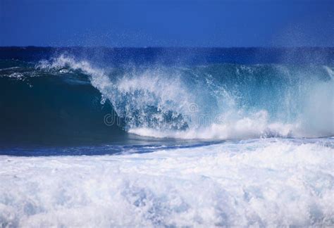 Waves Cresting And Breaking Stock Image Image Of Breakers Deep 9720781