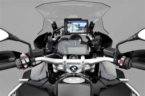 It could reach a top speed of 124 mph (200 km/h). New 2017 BMW R1200GS Adventure "Triple Black" Special ...