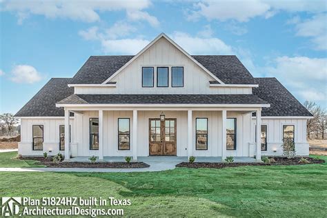 Sophisticated 4 Bedroom Modern Farmhouse Plan 51824hz Architectural