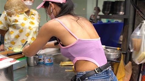 Bangkoks Most Famous And Hard Working Roti Ladyshe Makes Tasty Roti Today As Always Youtube