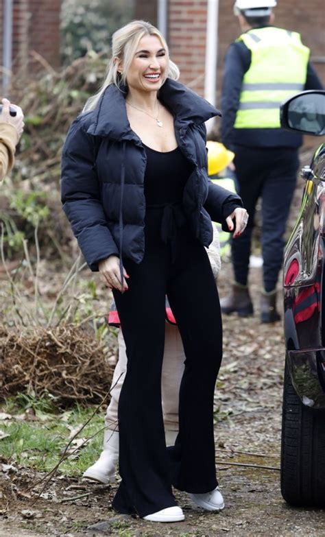 Billie Faiers Filming At Her New Home 03 02 2021 Hawtcelebs