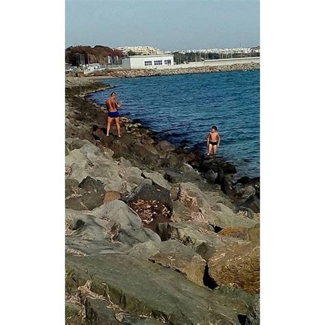 Почти лято в Бургас появиха се даже нудисти на плажа Снимки