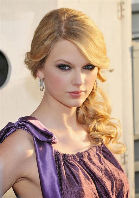Taylor Swift Profile And Latest Photos 2013 14 World