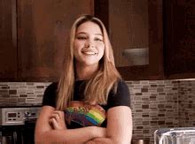 Madelyn Cline Gif Madelyn Cline Discover Share Gifs
