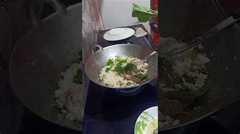 Cara membuat nasi goreng sangatlah praktis dan bisa divariasikan dalam berbagai cara. Cara masak nasi goreng - YouTube