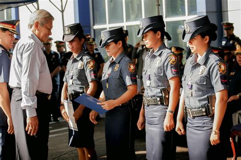 Female Police Officers Awarded By Sm With 1 Year Supply Of Groceries
