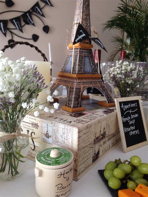 This rustic farmhouse style s'mores station can… 20 best images about French themed dinner party on Pinterest