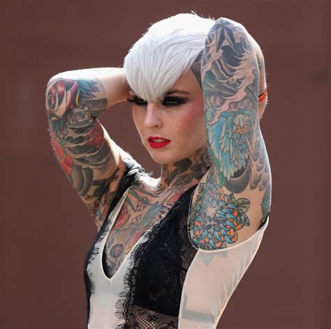 Татуированная женщина фото