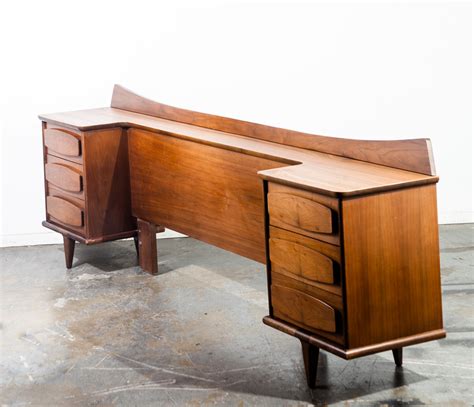 Featuring a simple arching queen headboard, this wood bed frame is rich in modern style and organic aesthetics with its beautiful wood grain. Mid Century Modern Headboard Nightstands Queen S American ...