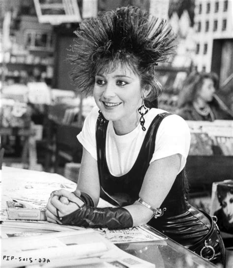 Annie Potts Seated In Classic Photo Print 8 X 10